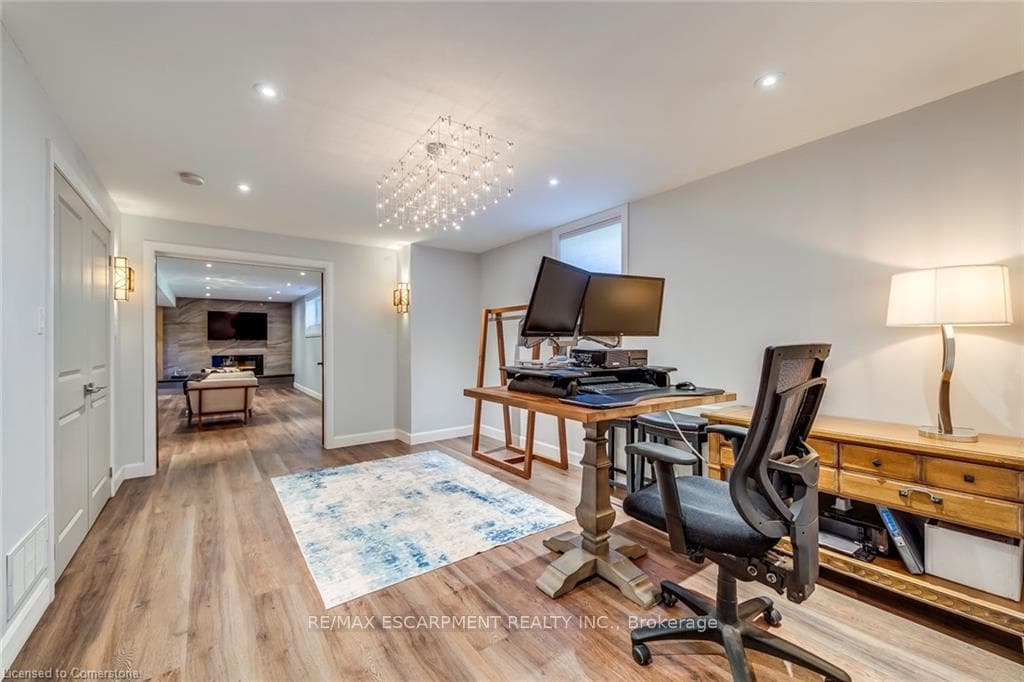 4306 Lakeshore Road - Detached photo 30 of 47 in Burlington, Ontario