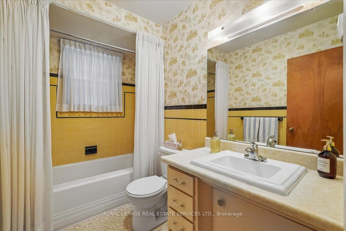 151 Wedgewood Drive - Detached photo 14 of 36 in Oakville, Ontario