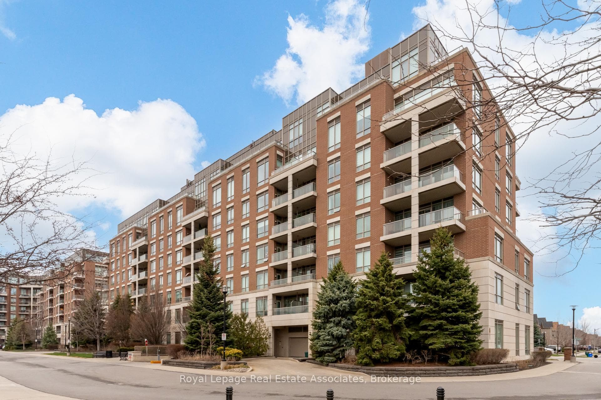 2470 Prince Michael Drive Unit 712 - Condo for sale in Glen Abbey, Ontario