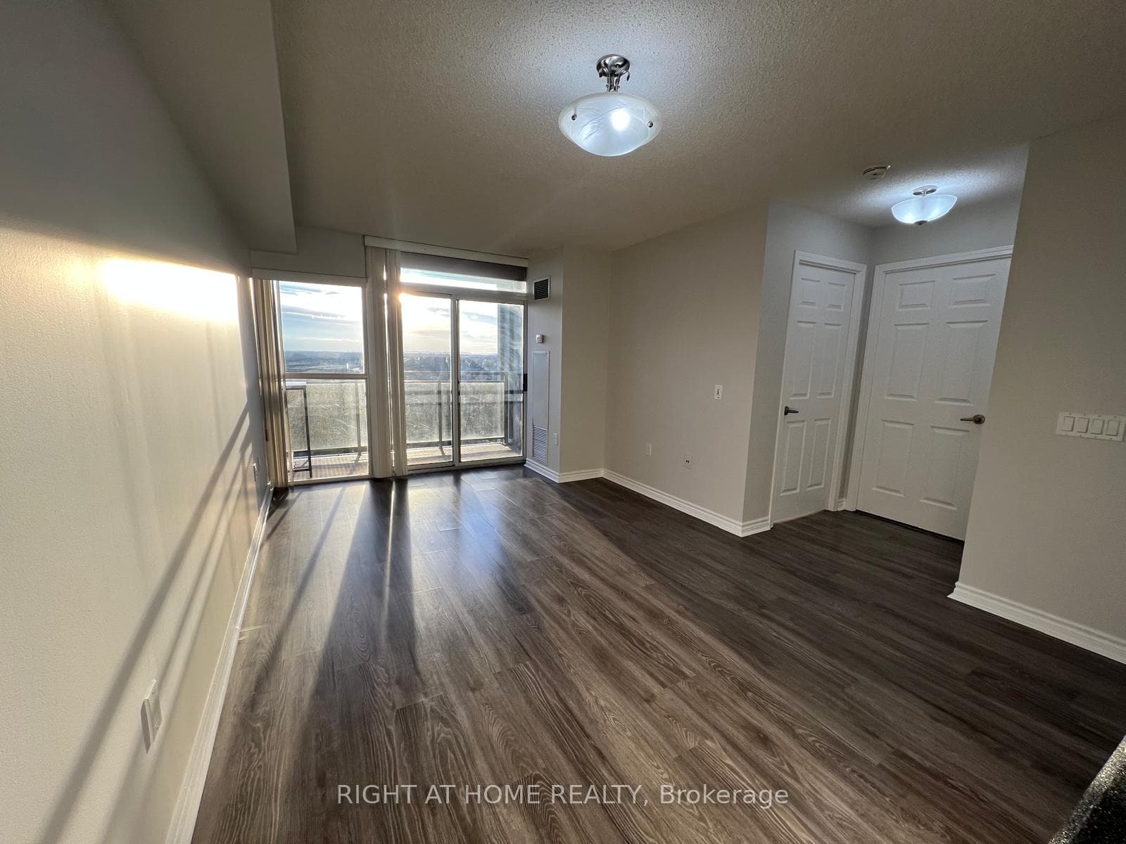 55 Strathaven Drive Unit 1808 - Condo photo 6 of 34 in Mississauga, Ontario