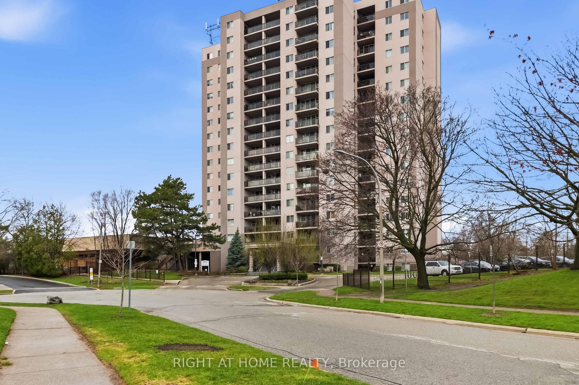 975 Warwick Court Unit 1706 - Condo for sale in Aldershot, Ontario
