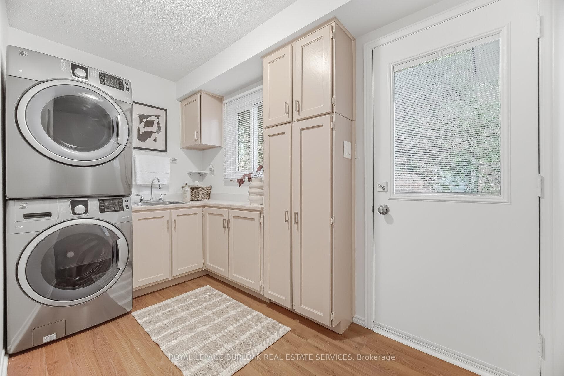 1004 Roxborough Drive - Detached photo 21 of 50 in Oakville, Ontario