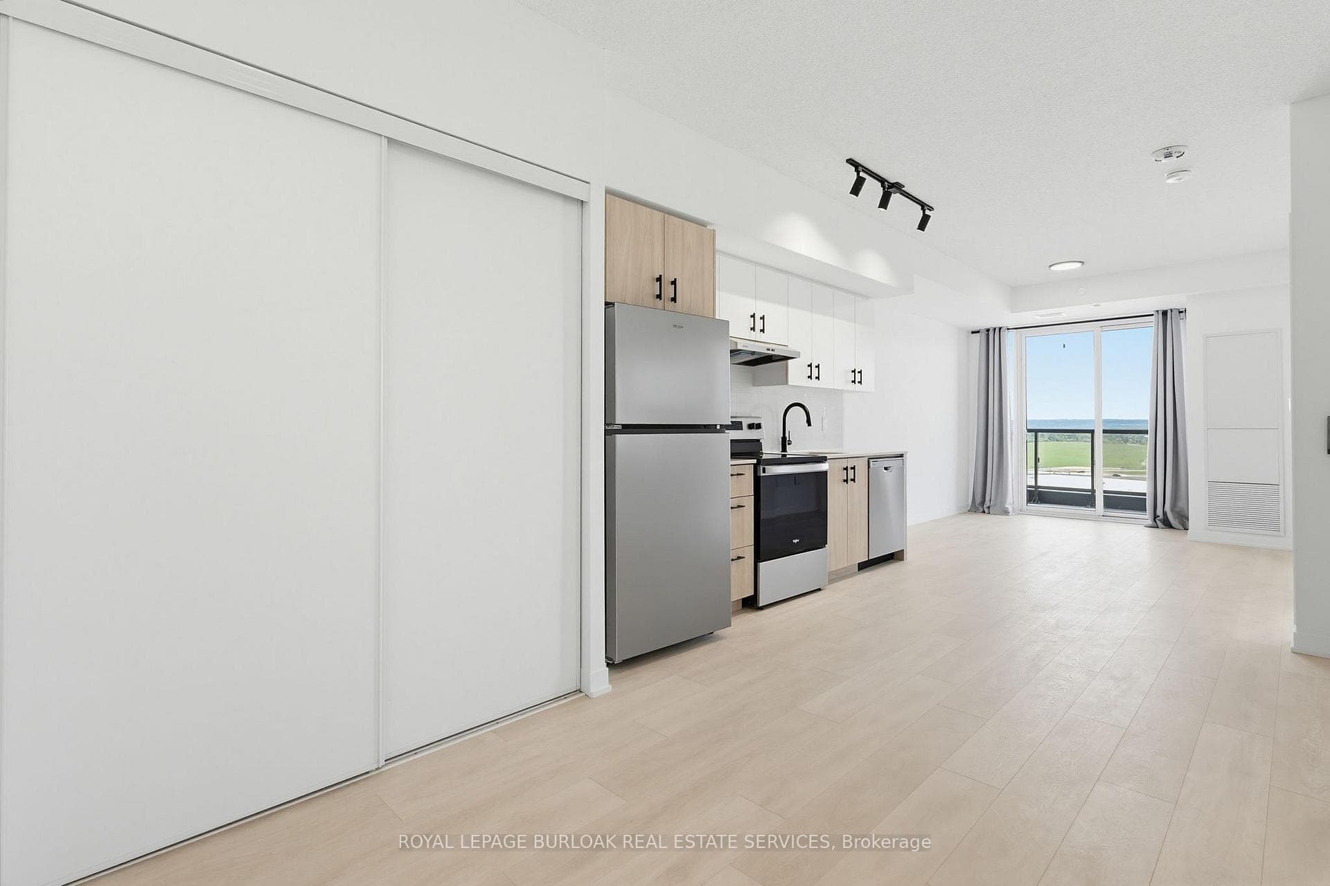 4878 Powers Common Unit D1405 - Condo photo 8 of 28 in Burlington, Ontario