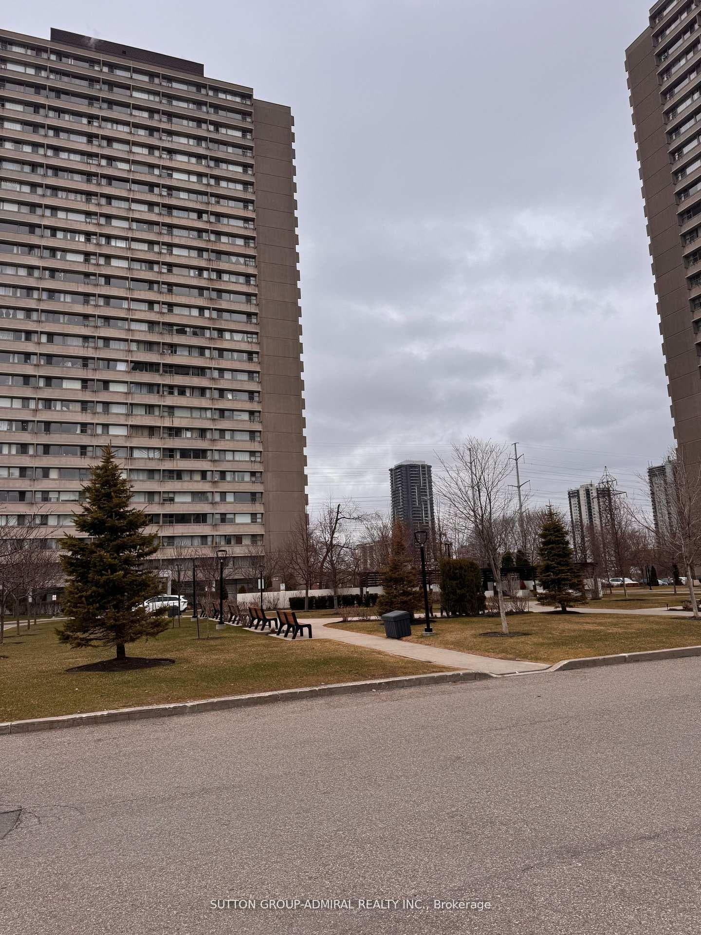 715 Don Mills Road Unit 2405 - Condo photo 2 of 28 in Flemingdon Park / Don Mills, Ontario
