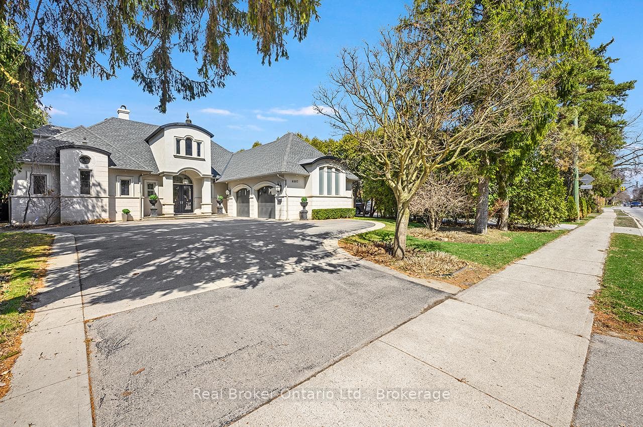 4507 Lakeshore Road - Detached for sale in Tyandaga, Ontario