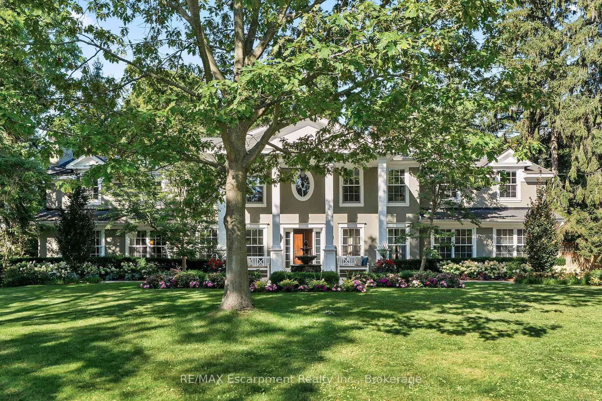 146 Abbey Court - Detached photo 3 of 45 in Oakville, Ontario