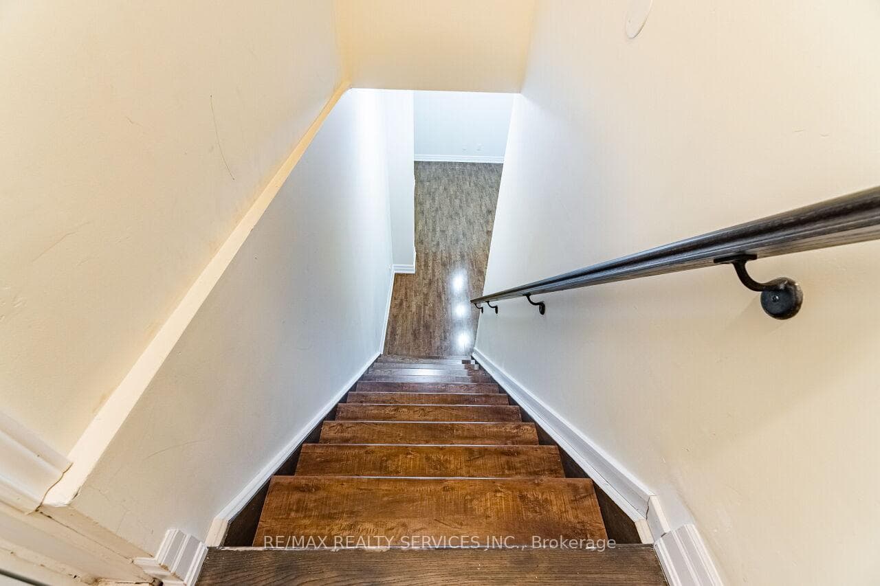 128 Rising Hill Ridge - Detached photo 2 of 18 in Brampton, Ontario