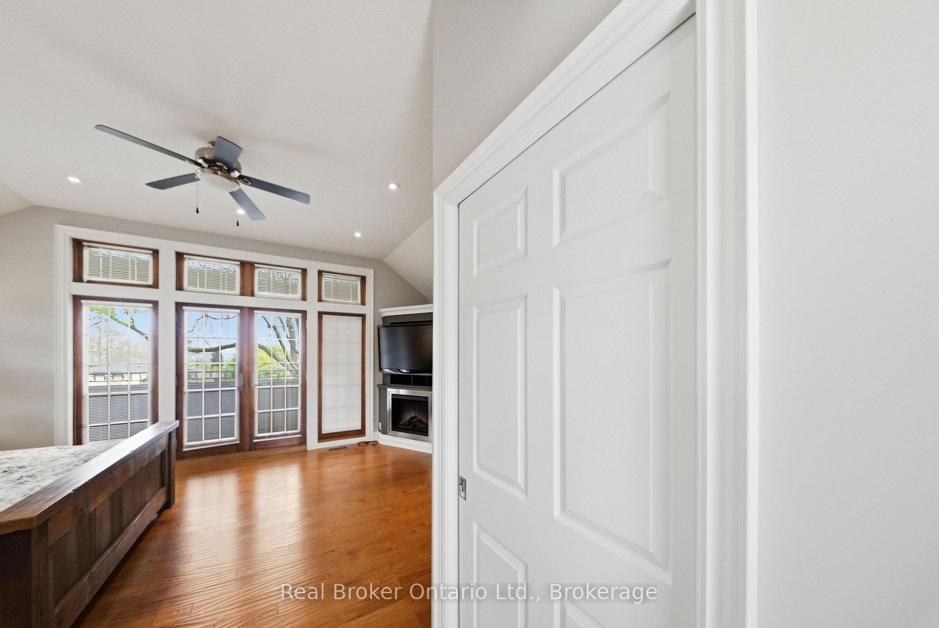 383 North Shore Boulevard - Detached photo 30 of 46 in Burlington, Ontario