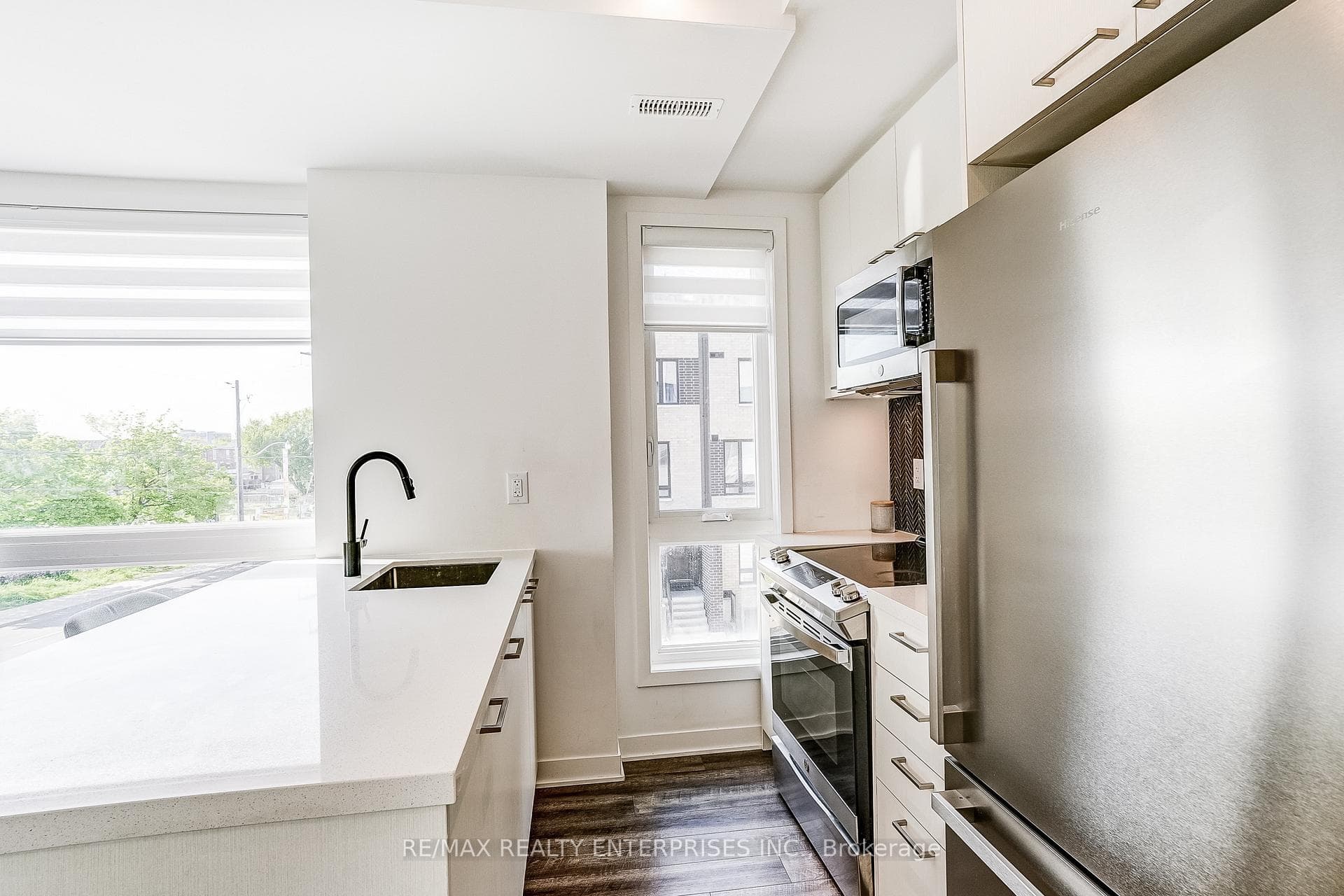 40 Ed Clark Gardens Unit 16 - Condo photo 12 of 31 in Keelesdale / Eglinton West, Ontario