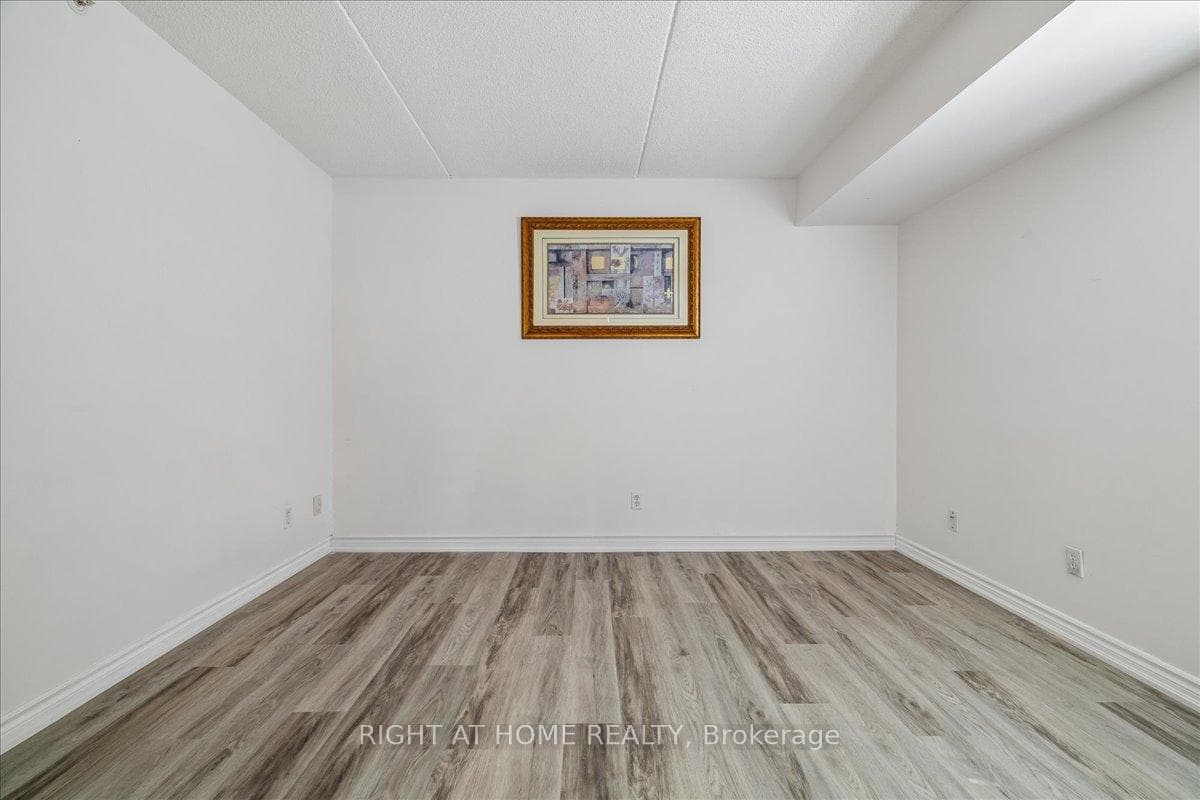 1451 Walker's Line Unit Unit # 312 - Condo photo 37 of 47 in Burlington, Ontario