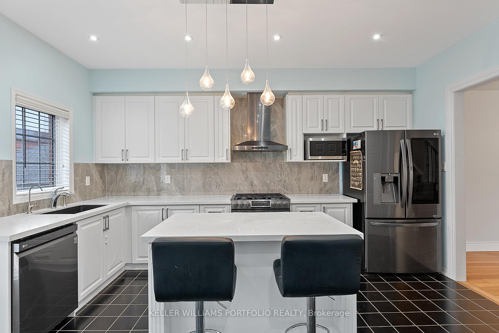 118 Gatwick Drive - Semi-Detached photo 14 of 50 in Oakville, Ontario