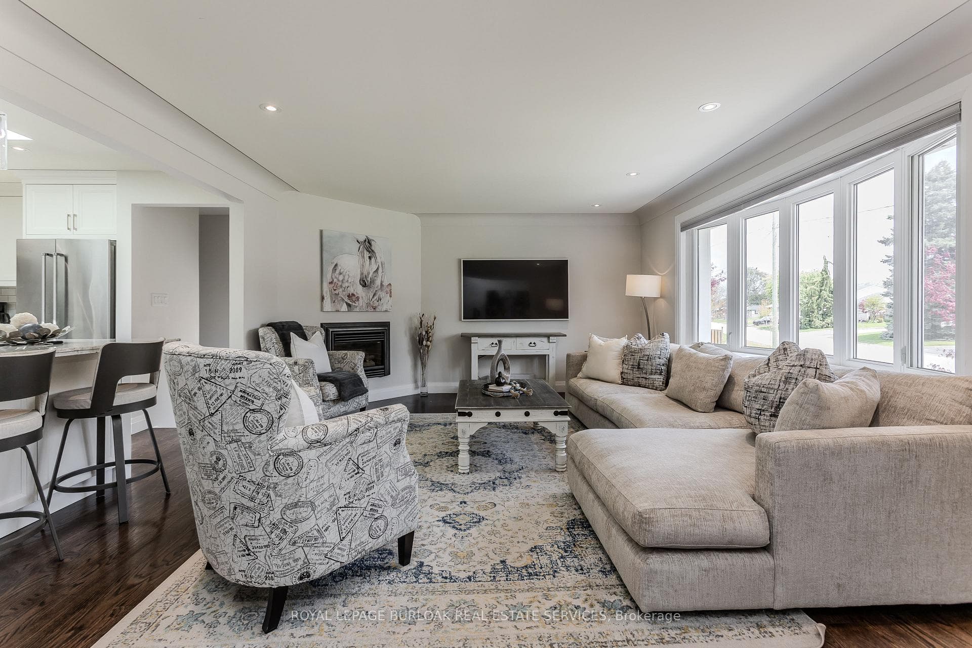 5411 Cornwall Crescent - Detached photo 6 of 34 in Burlington, Ontario