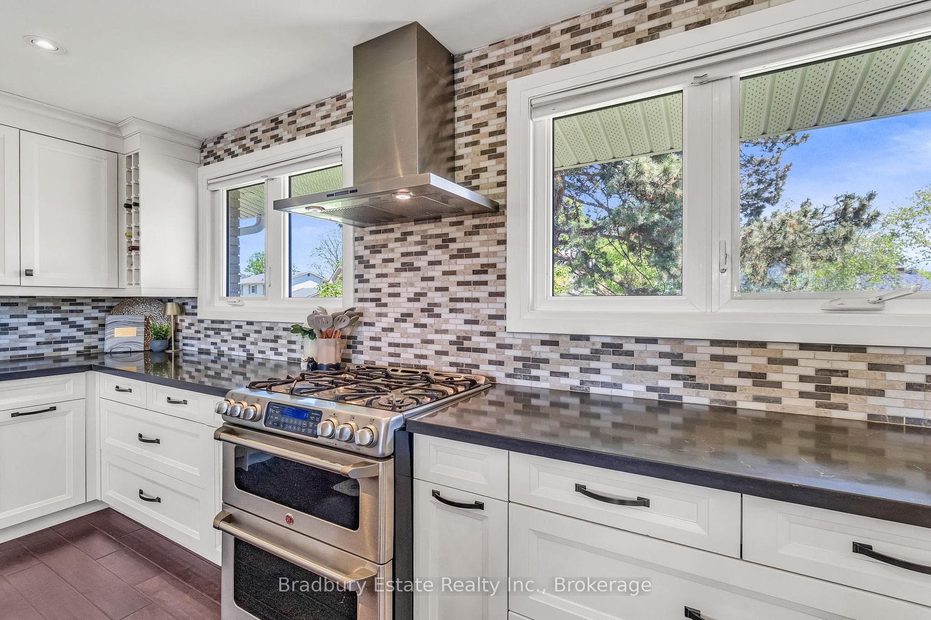 498 Wicklow Road - Detached photo 11 of 39 in Burlington, Ontario