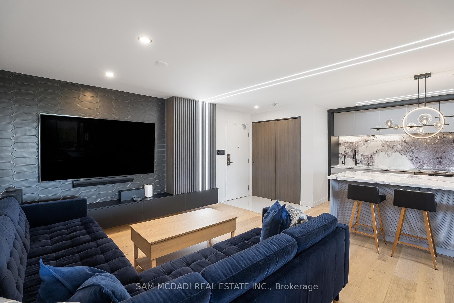 5444 Yonge Street Unit 304 - Condo photo 5 of 40 in Thornhill / Willowdale, Ontario