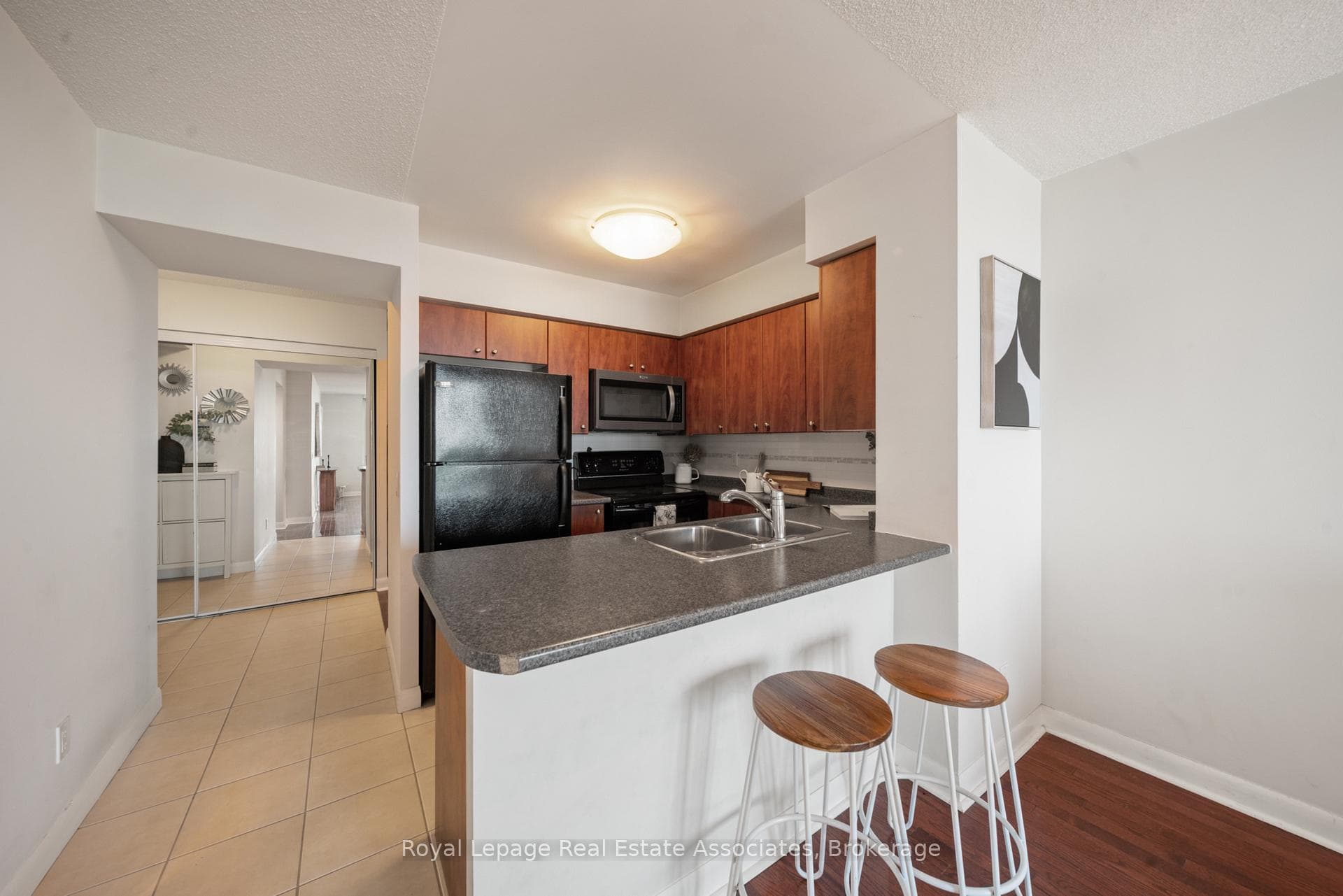 225 Sherway Gardens Road Unit 1601 - Condo photo 7 of 15 in Etobicoke (Islington / Rexdale), Ontario