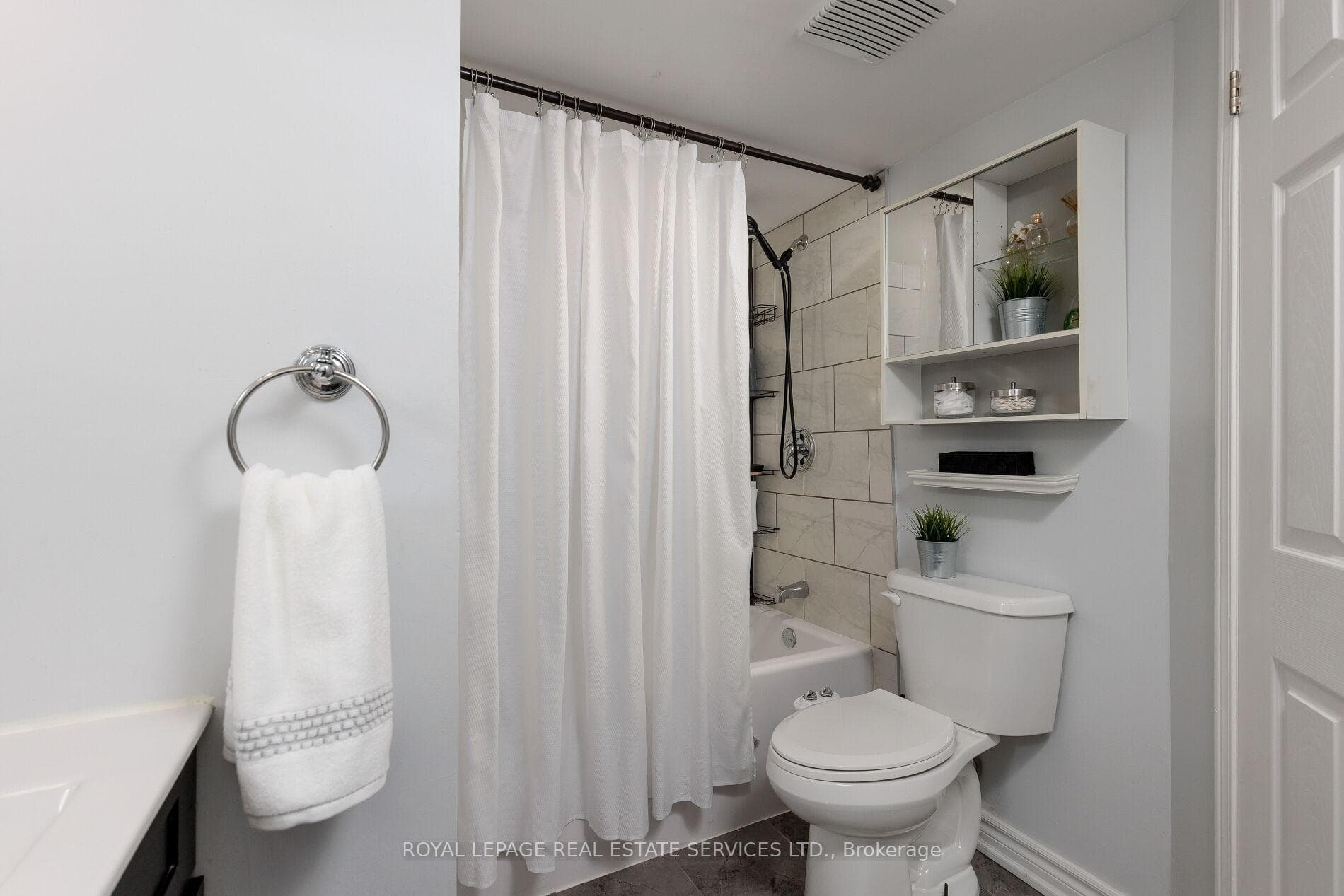 75 Bristol Road Unit 174 - Condo photo 15 of 22 in Mississauga, Ontario