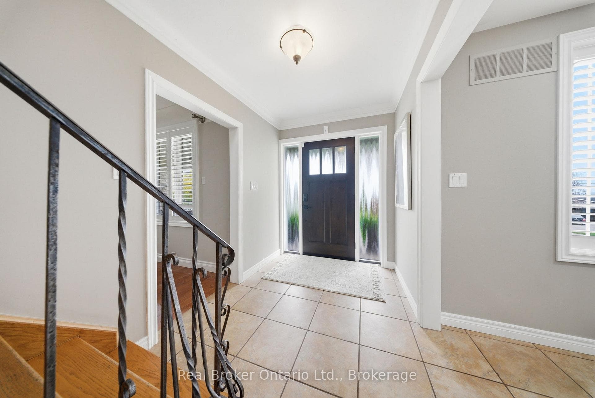 383 North Shore Boulevard - Detached photo 6 of 46 in Burlington, Ontario