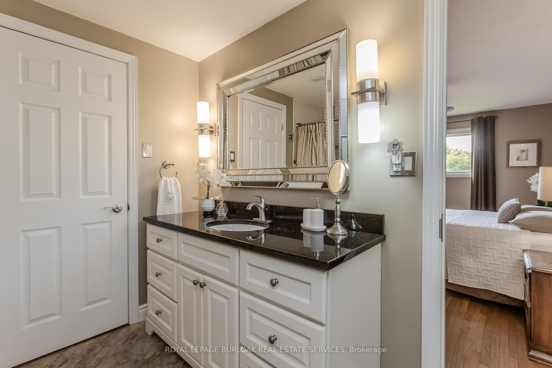 643 Artreva Crescent - Detached photo 12 of 26 in Burlington, Ontario