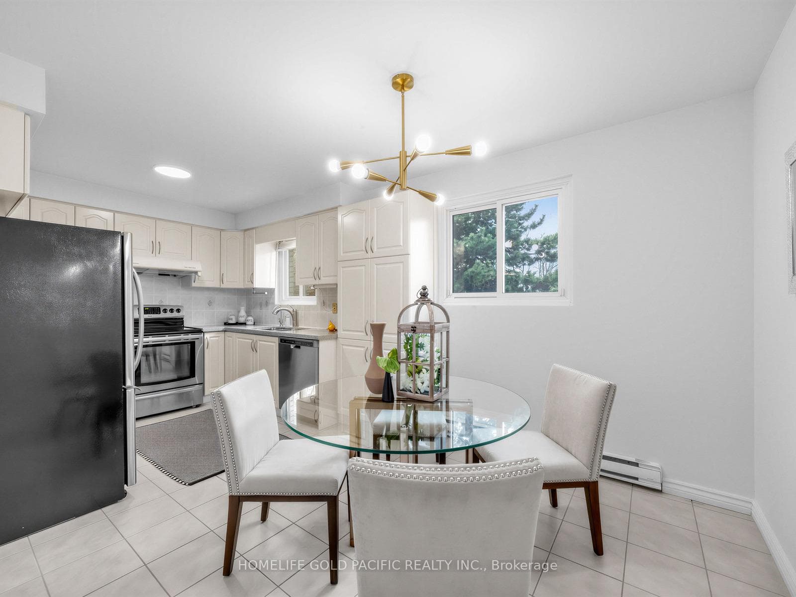 10 O'Shea Crescent - Detached photo 12 of 42 in Hillcrest Village / Bayview Village, Ontario