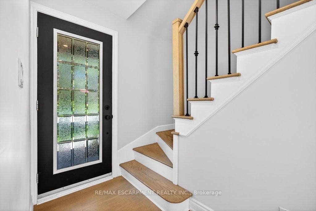 350 East Side Crescent - Detached photo 19 of 43 in Burlington, Ontario