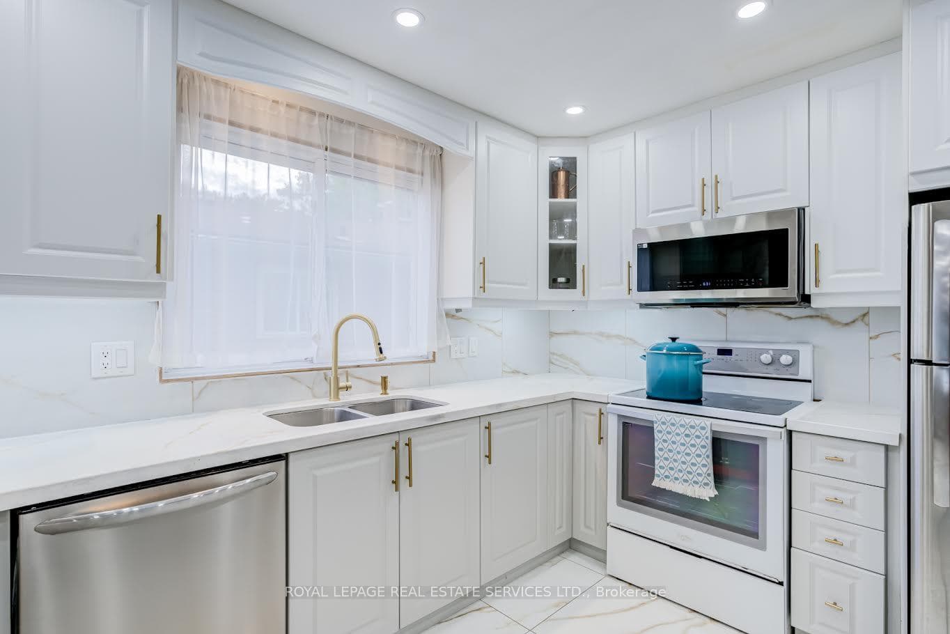195 Cullum Court - Semi-Detached photo 9 of 43 in Burlington, Ontario