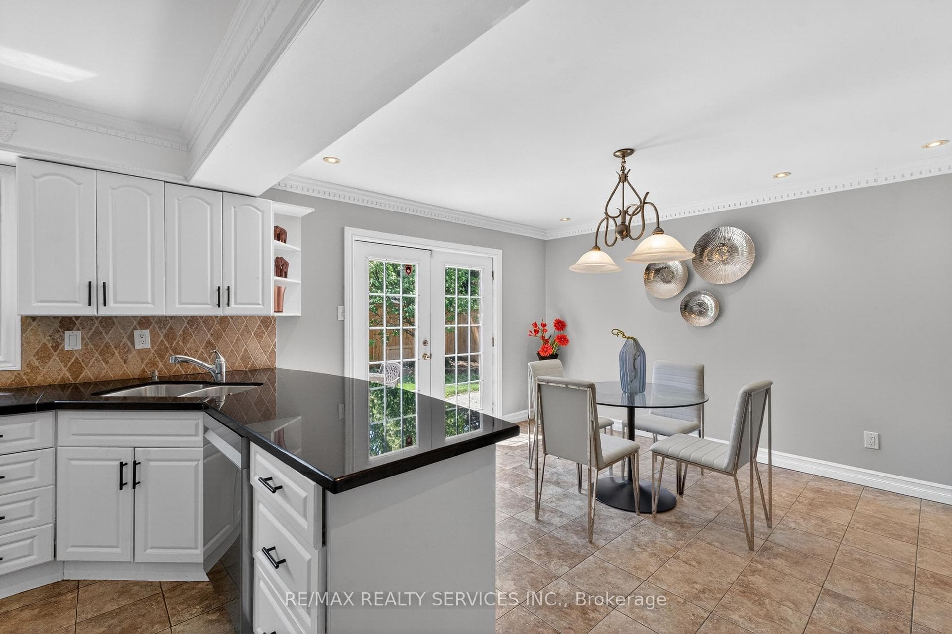 2069 Schoolmaster Circle - Detached photo 27 of 49 in Oakville, Ontario