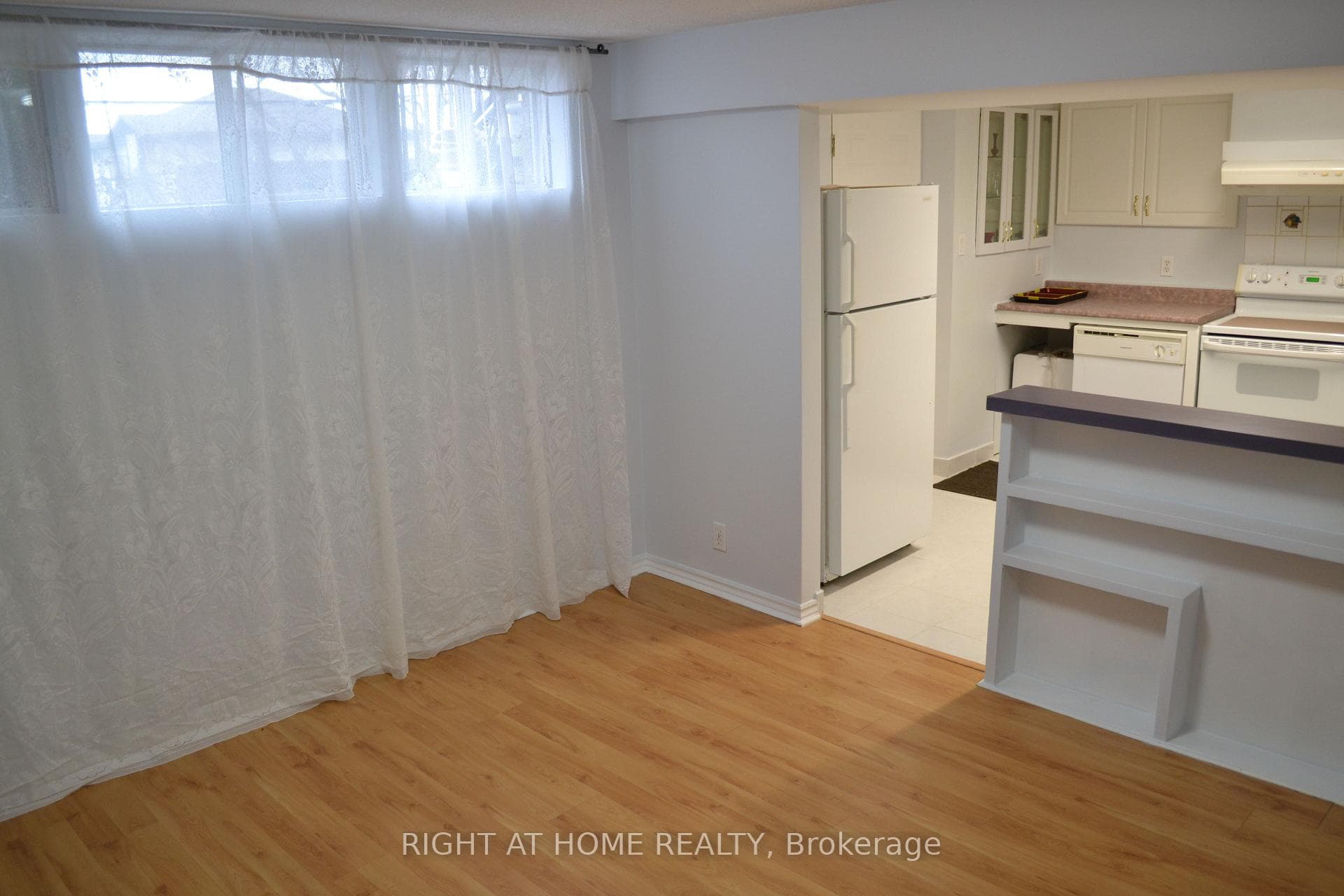505 Mohawk Road Unit Basement - Detached photo 3 of 7 in Hamilton, Ontario