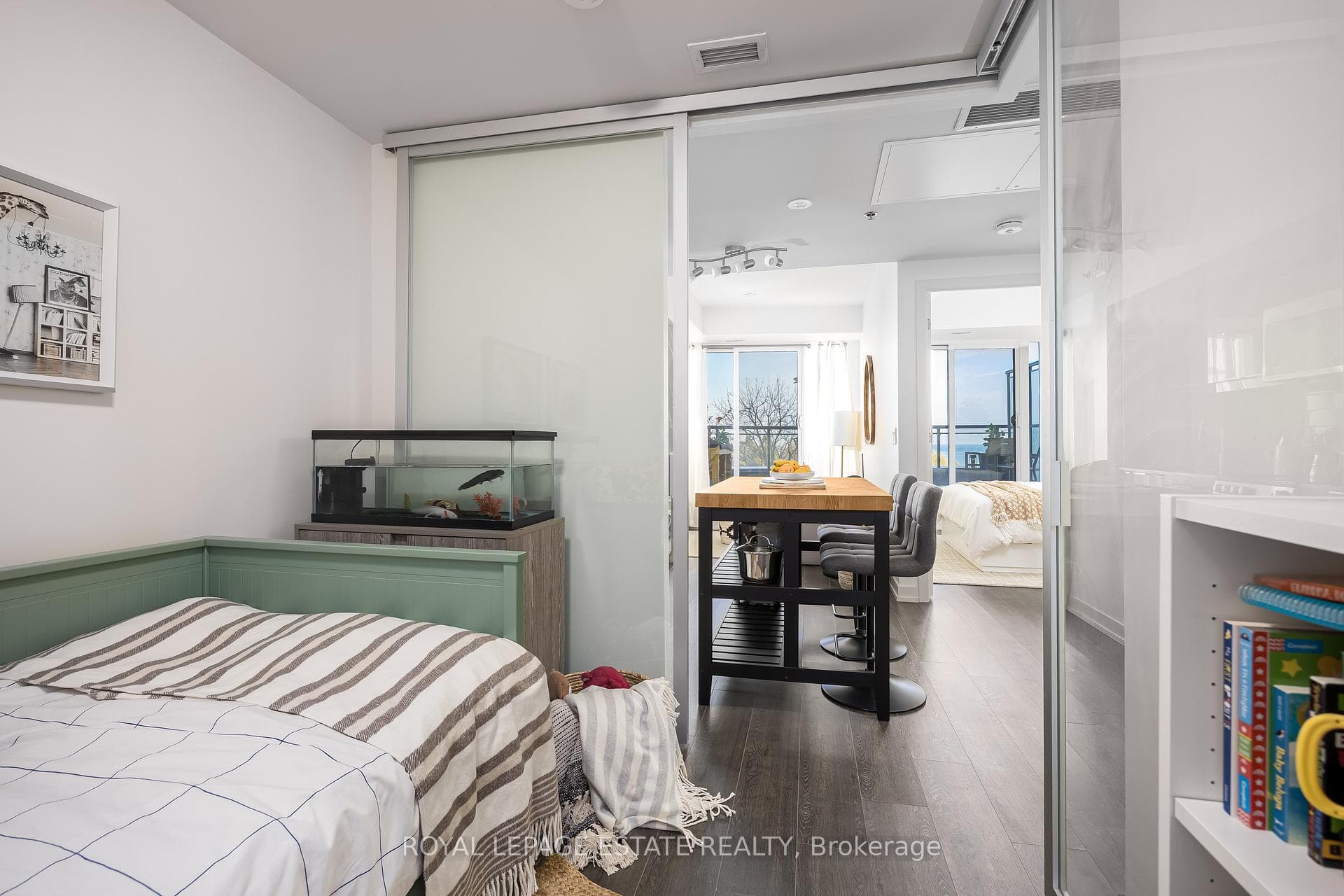 90 Glen Everest Road Unit 611 - Condo photo 11 of 23 in Birch Cliff / Cliffside, Ontario