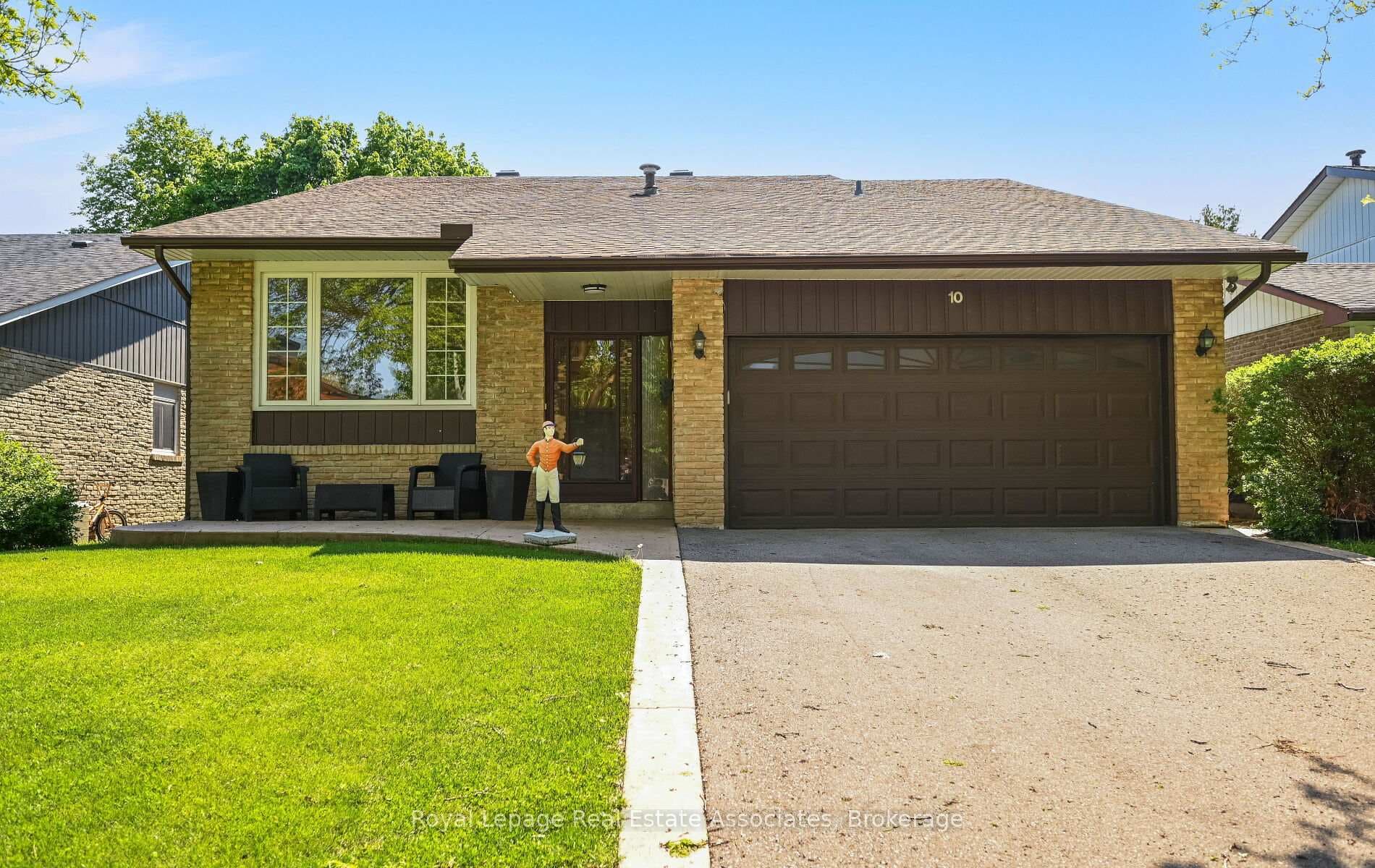 10 Charing Drive - Detached for sale in Streetsville, Ontario