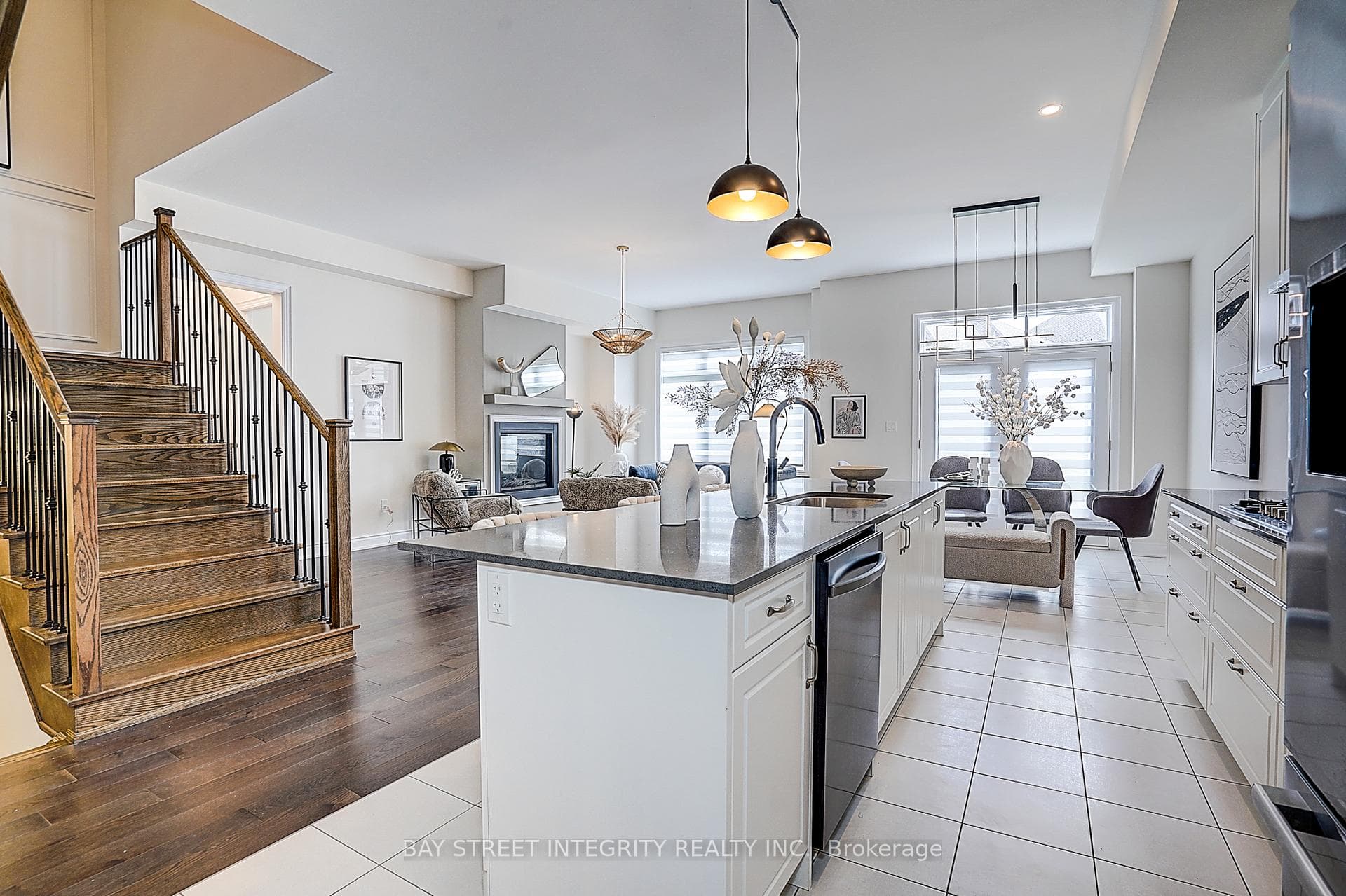 38 Settlers Road - Detached photo 11 of 50 in Oakville, Ontario