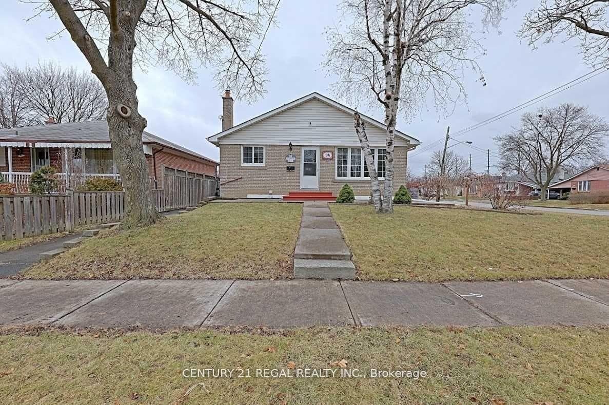 9 Guiness Avenue - home for sale in Etobicoke (West Mall / Rexdale), Ontario