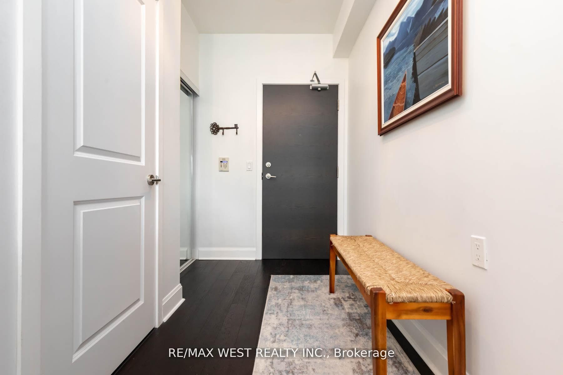 33 Shore Breeze Drive Unit 802 - Condo photo 2 of 38 in Liberty Village / Parkdale / South Parkdale, Ontario