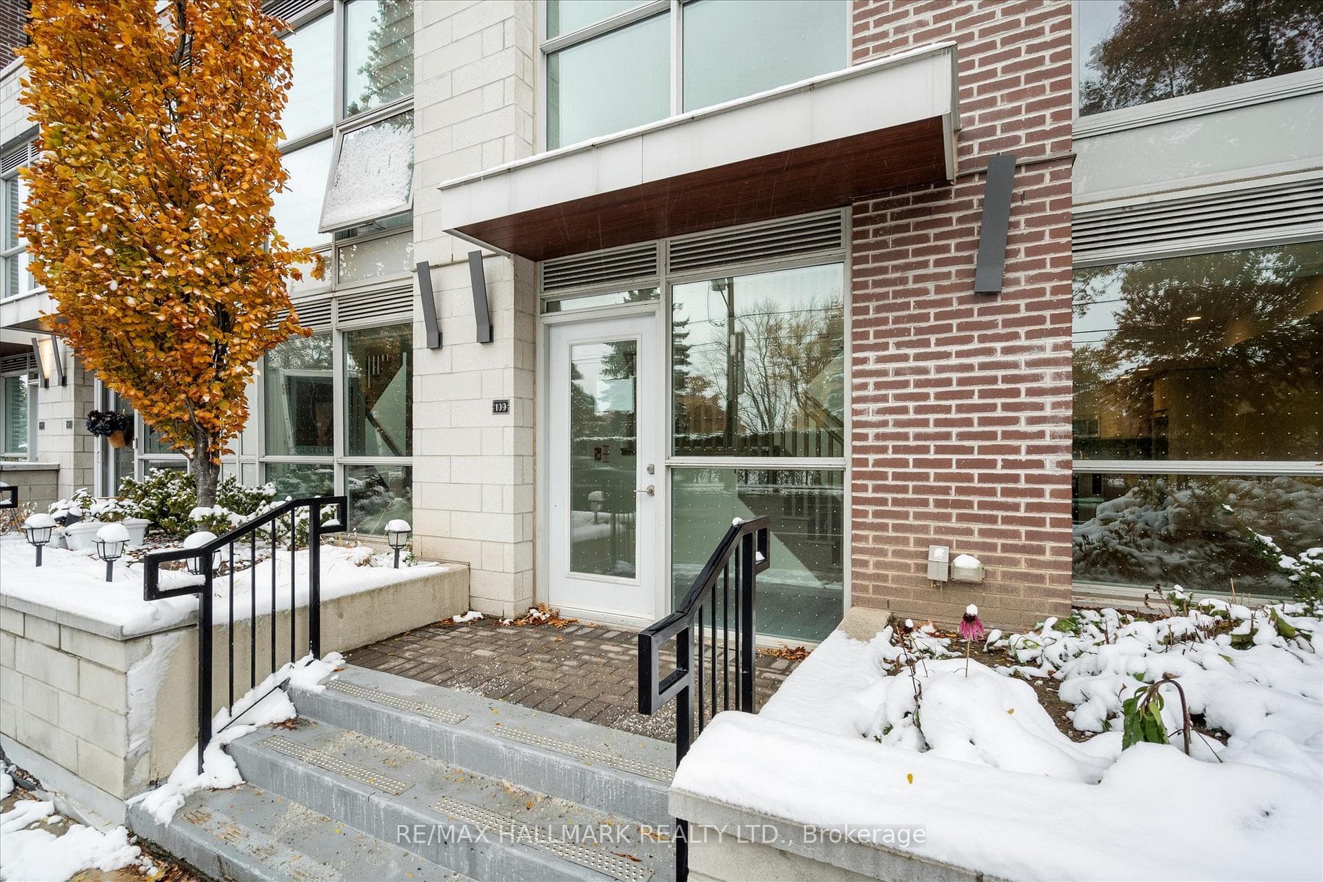 1350 Kingston Road Unit TH9 - Condo photo 4 of 39 in Birch Cliff / Cliffside, Ontario