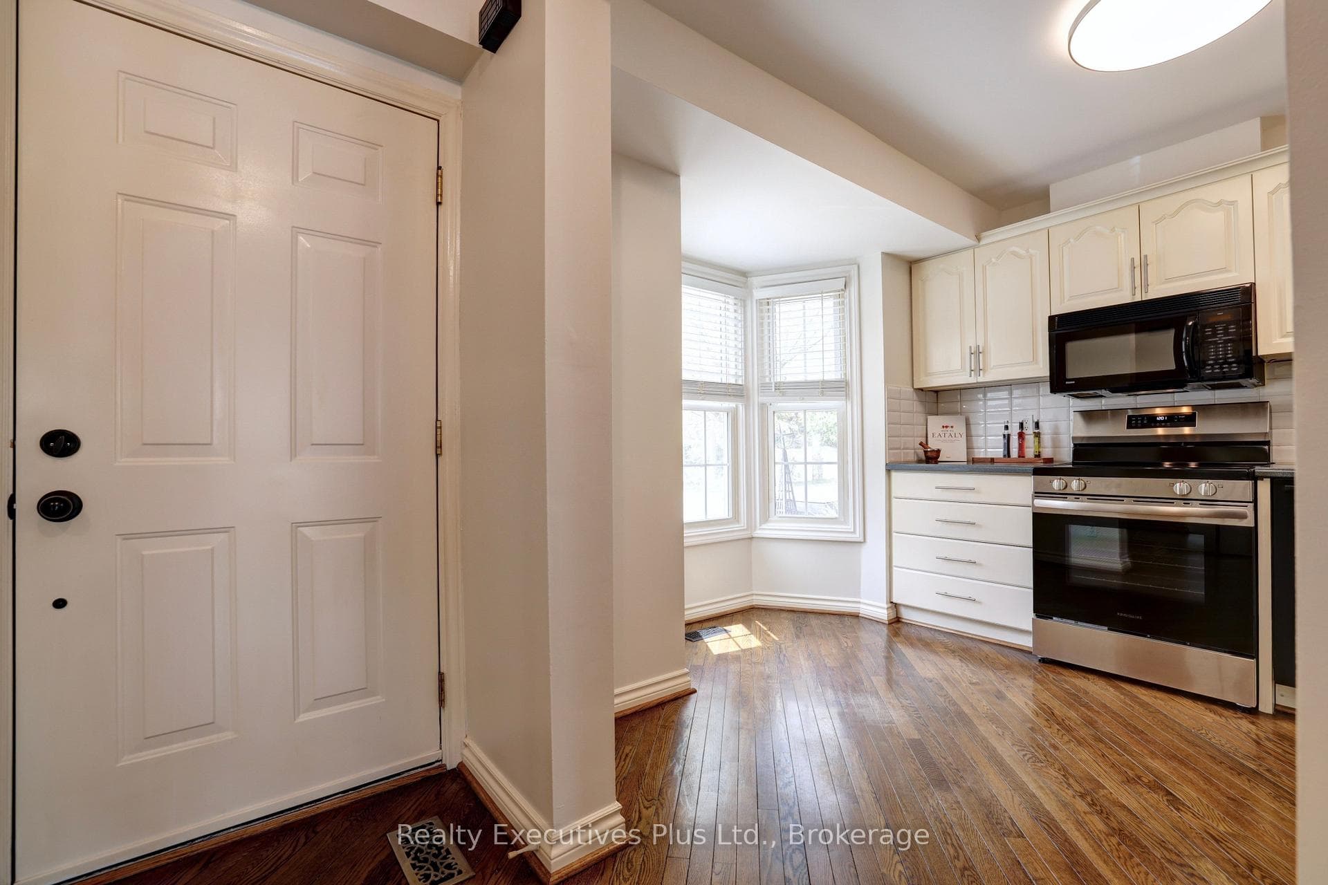 463 Blathwayte Lane - Townhouse photo 2 of 48 in Burlington, Ontario