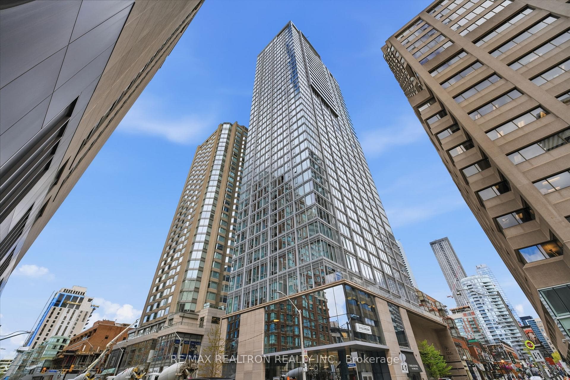 188 Cumberland Street Unit 1501 - Condo photo 1 of 17 in Annex / Yorkville / Summerhill, Ontario