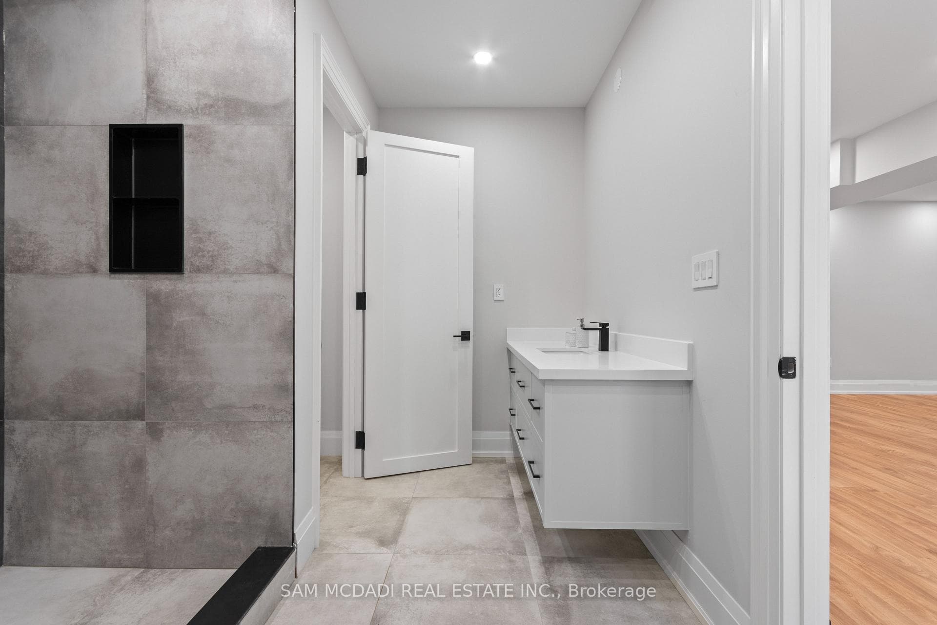 584 Fourth Line - New Construction photo 44 of 50 in Oakville, Ontario