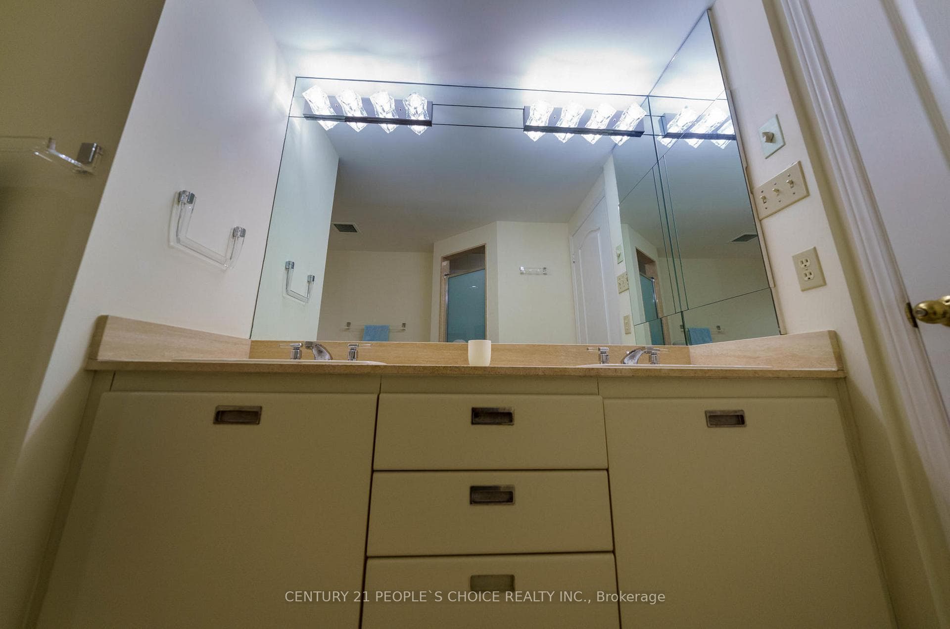 1905 Pilgrims Way Unit 506 - Condo photo 32 of 46 in Oakville, Ontario
