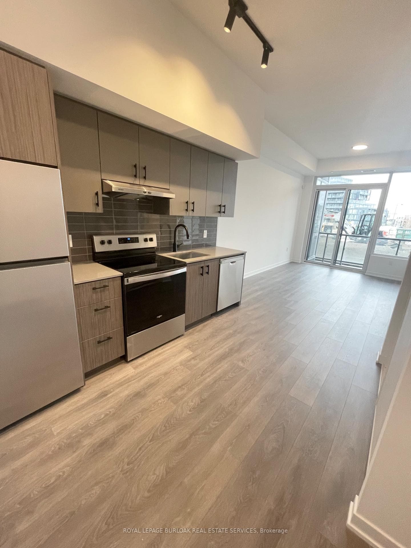 4878 Powers Common Unit 126 - Condo photo 7 of 14 in Burlington, Ontario