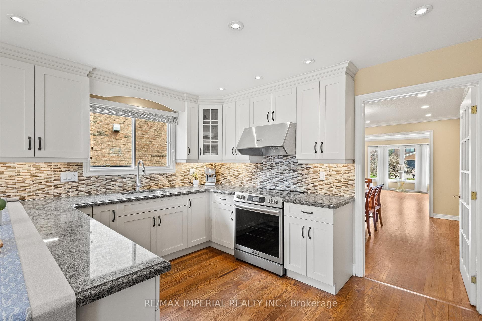 2044 Schoolmaster Circle - Detached photo 15 of 45 in Oakville, Ontario