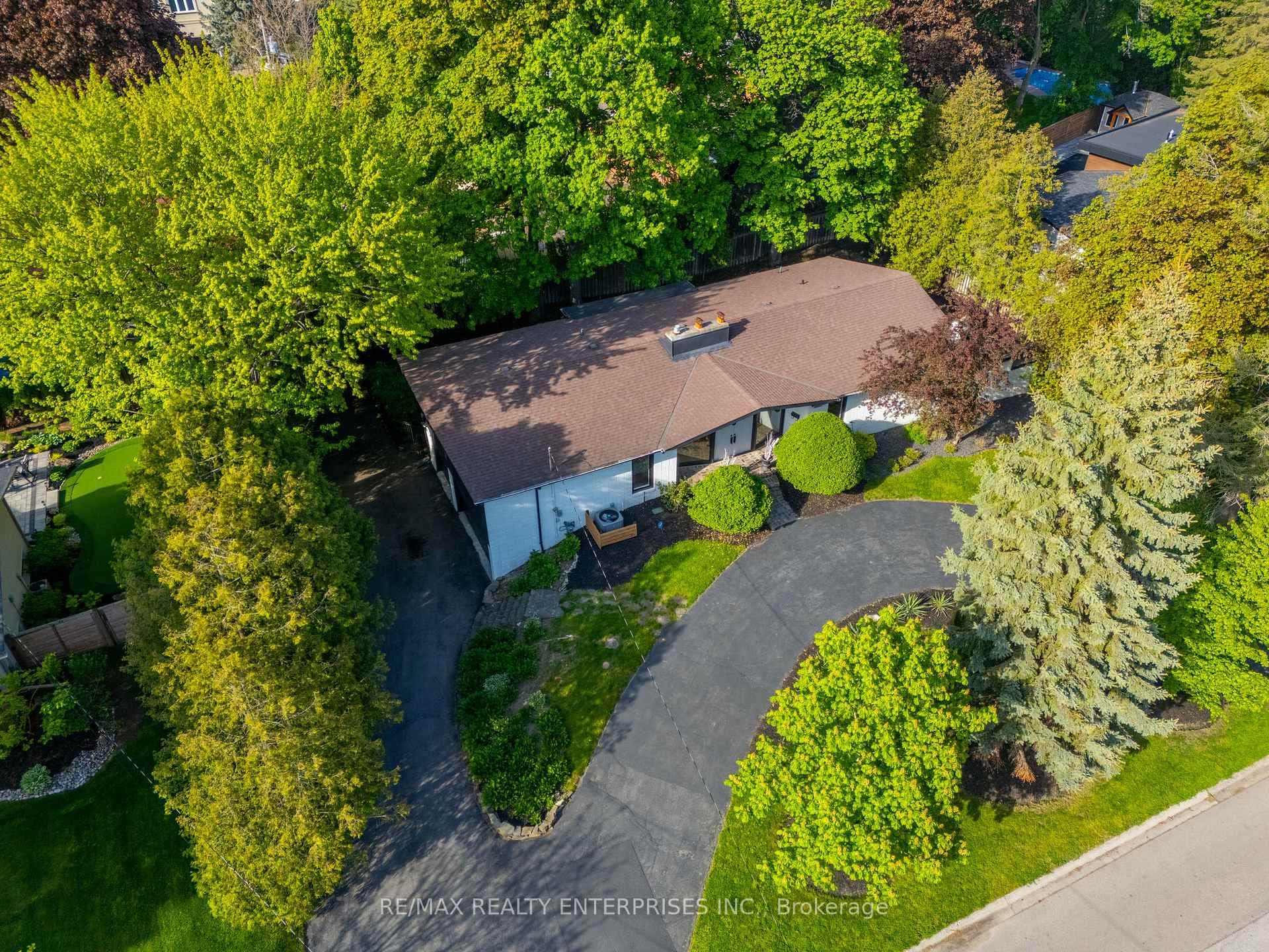 625 Sir Richards Road - Detached photo 2 of 41 in Mississauga, Ontario