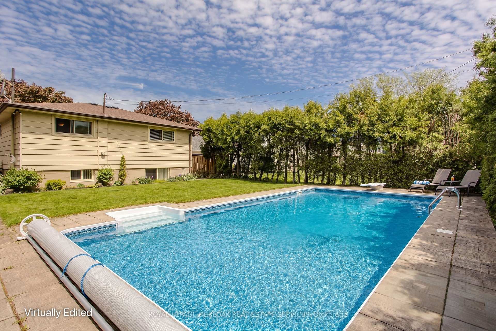 643 Artreva Crescent - Detached photo 4 of 26 in Burlington, Ontario