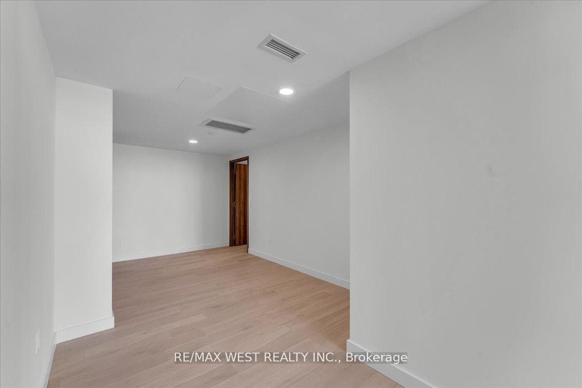 1 Concord Cityplace Way Unit 5709 - Condo photo 25 of 44 in Downtown Toronto / Waterfront, Ontario