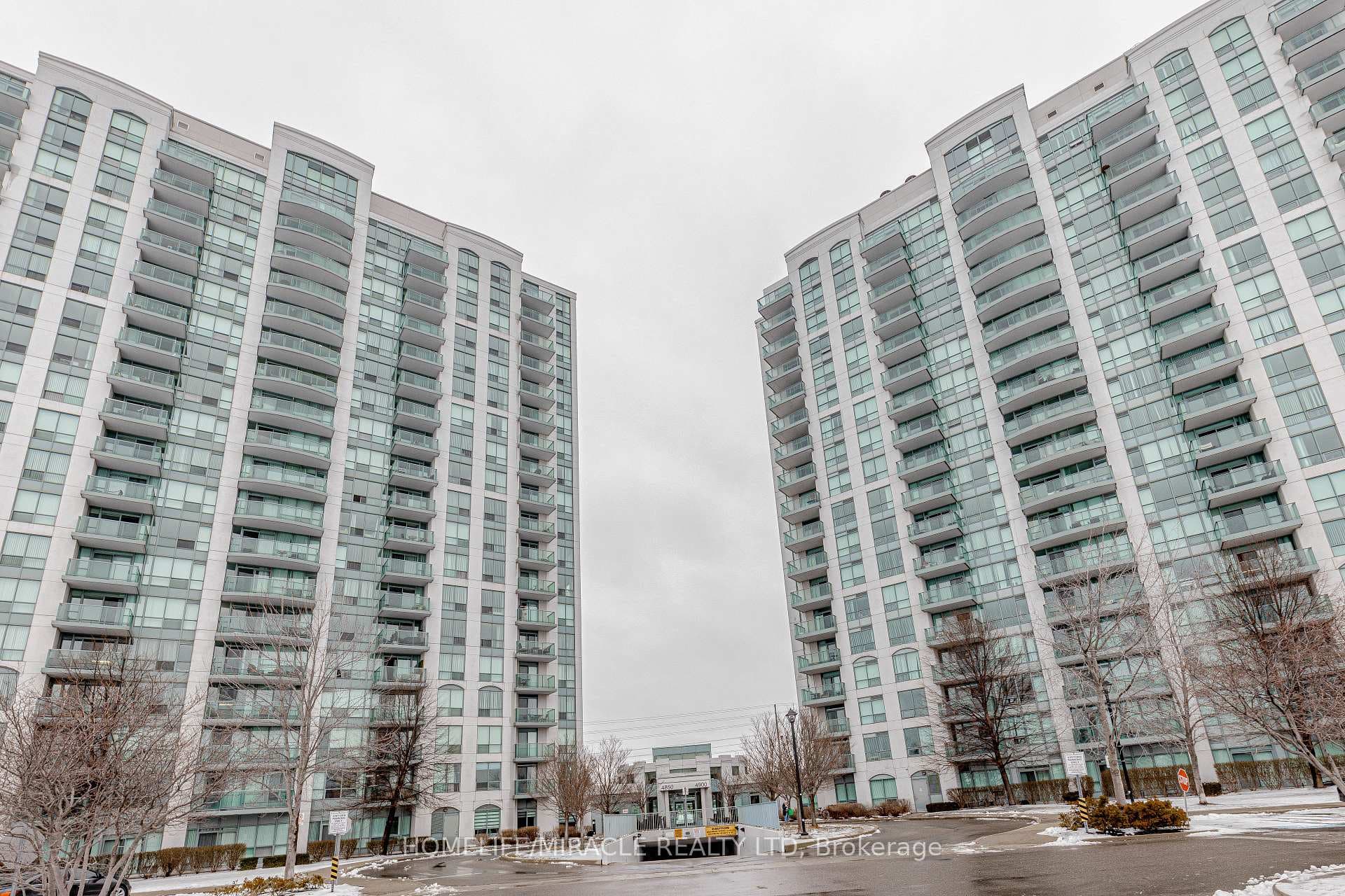 4850 Glen Erin Drive Unit 1403 - Condo for sale in Applewood, Ontario