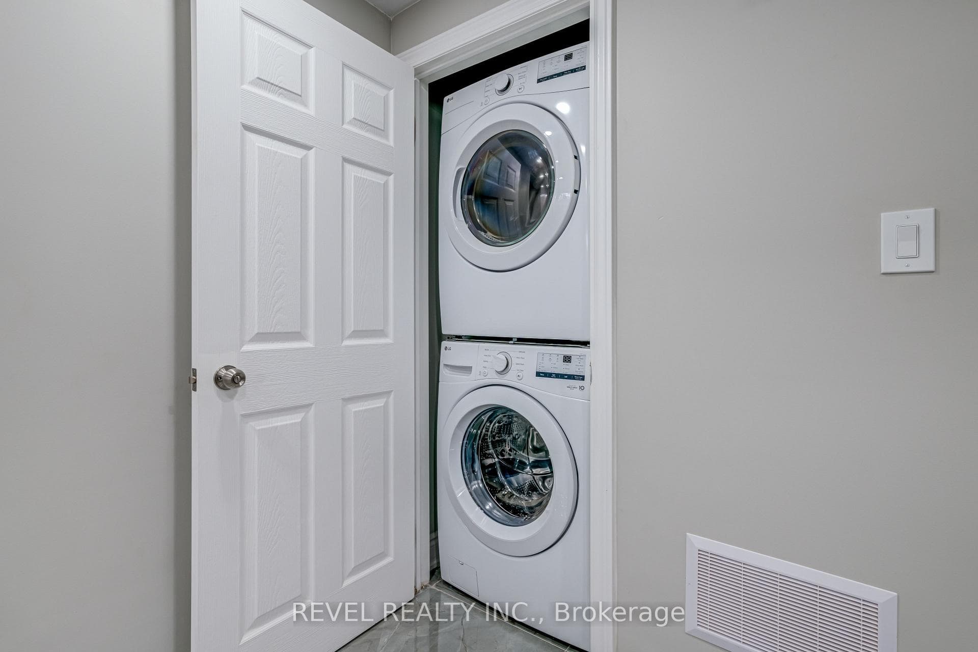 1238 Playter Place Unit Basement - Detached photo 13 of 17 in Oakville, Ontario