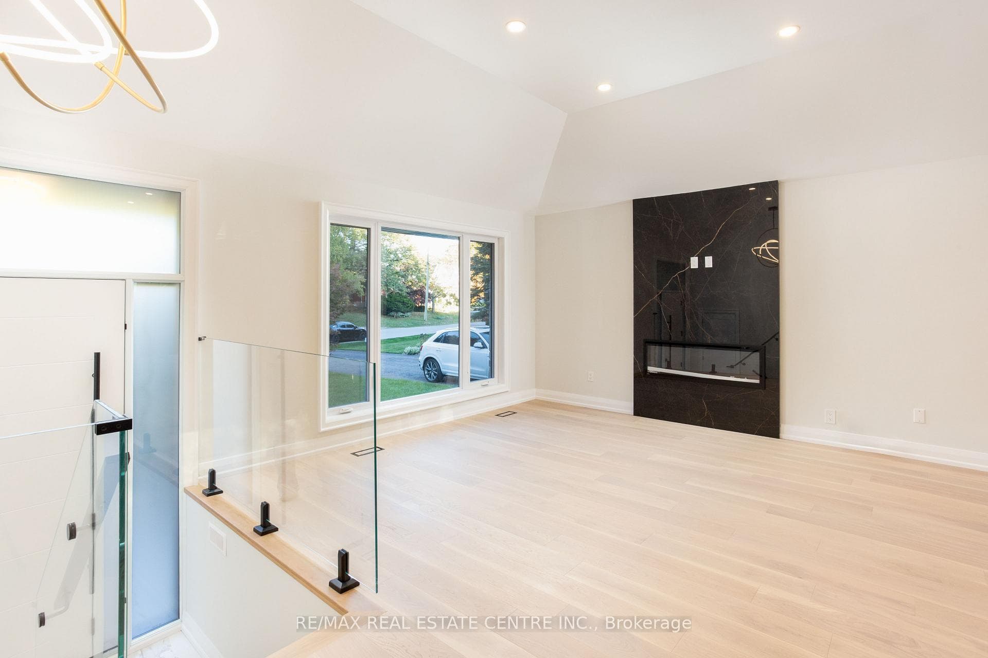 446 Willis Drive - Detached photo 4 of 35 in Oakville, Ontario