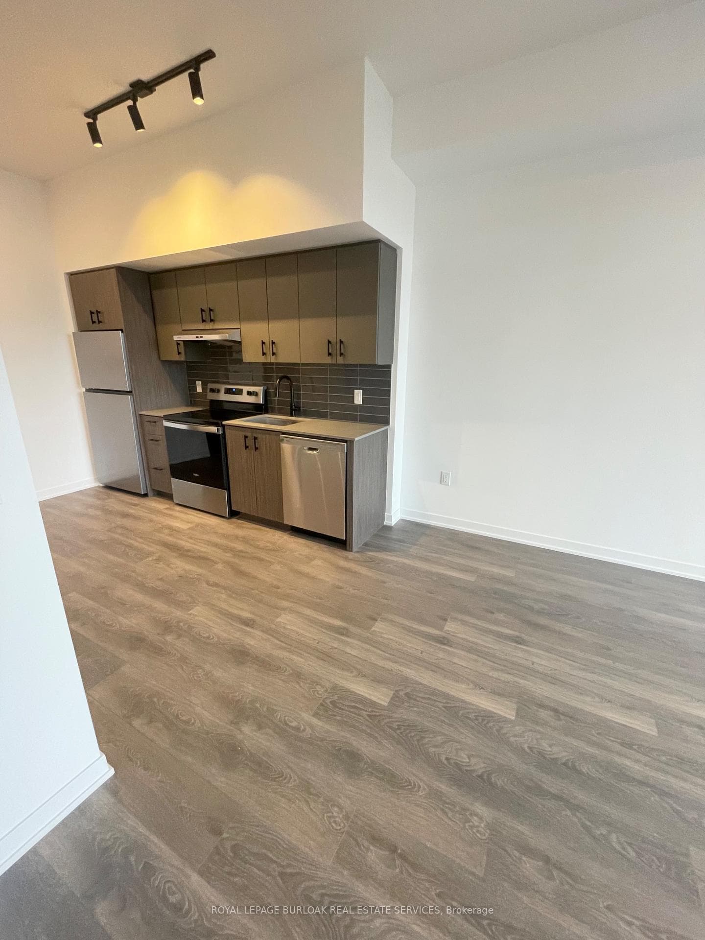 4878 Powers Common Unit 126 - Condo photo 6 of 14 in Burlington, Ontario