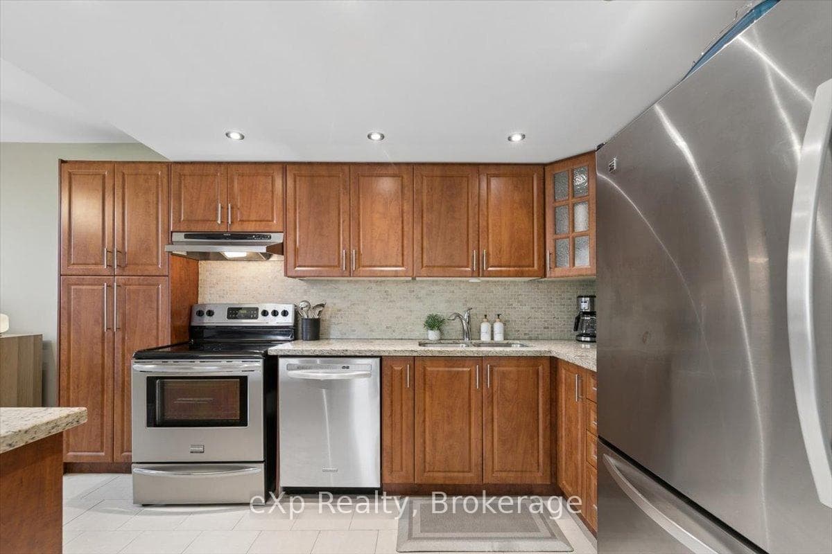 39 Stavebank Road Unit 403 - Condo photo 6 of 33 in Mississauga, Ontario