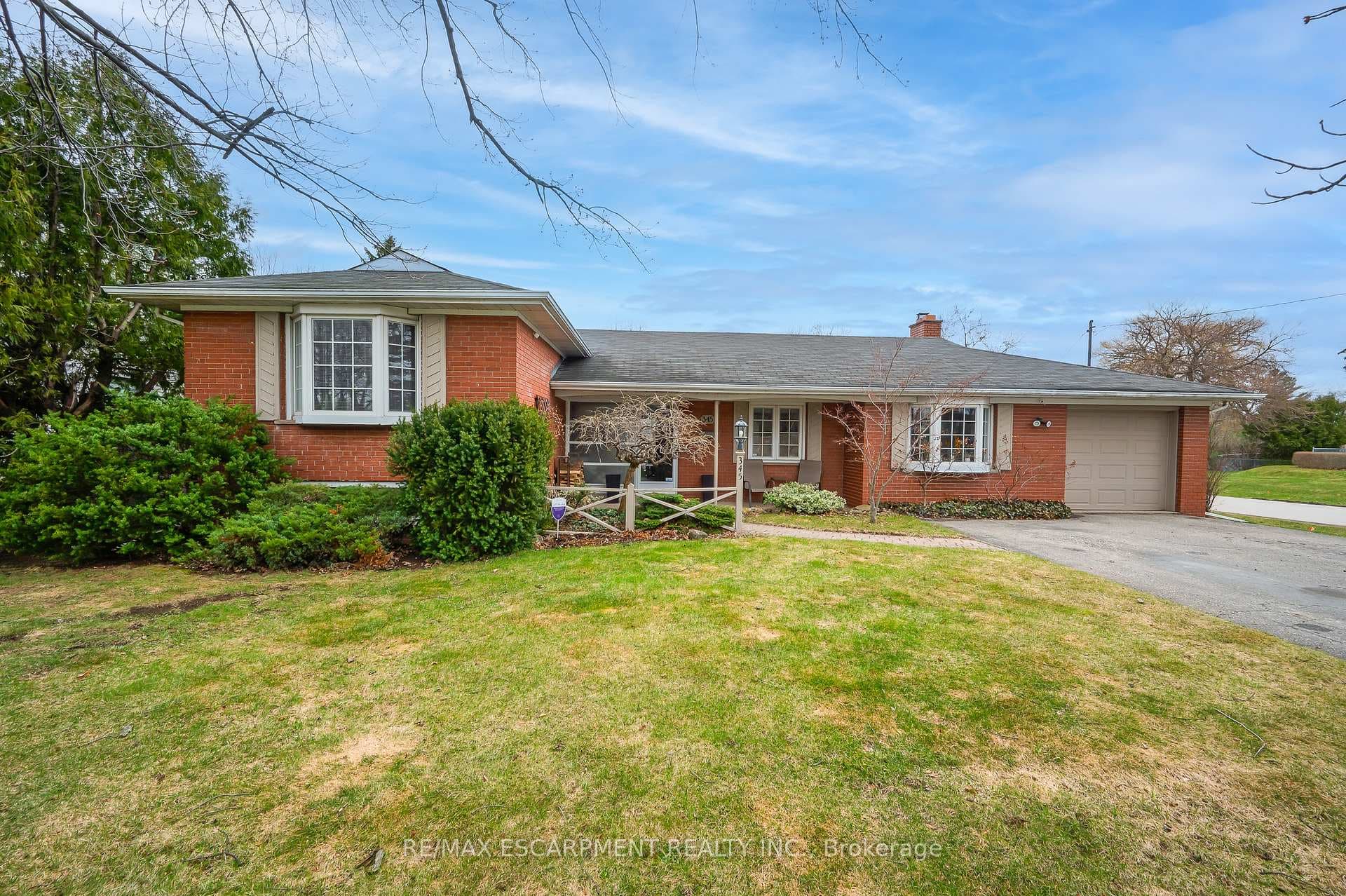345 Sandlewood Road - Detached for sale in Glen Abbey, Ontario
