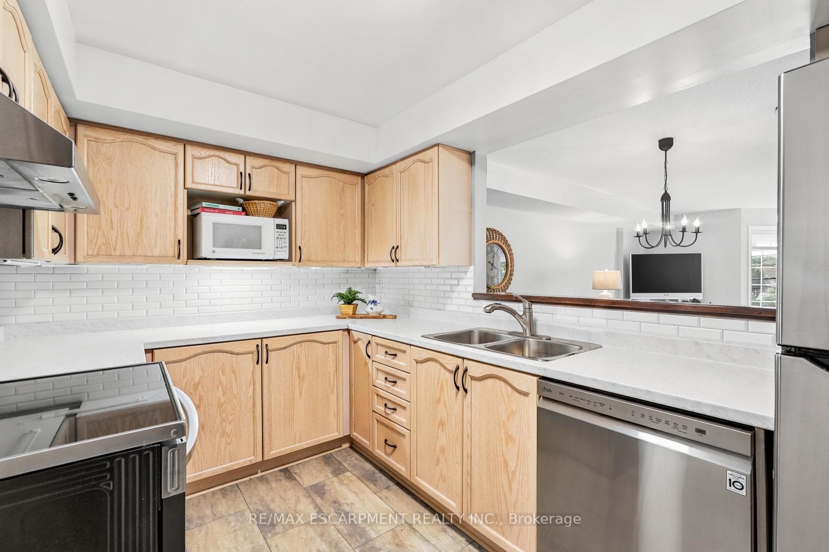216 Plains Road Unit A307 - Condo photo 5 of 35 in Burlington, Ontario