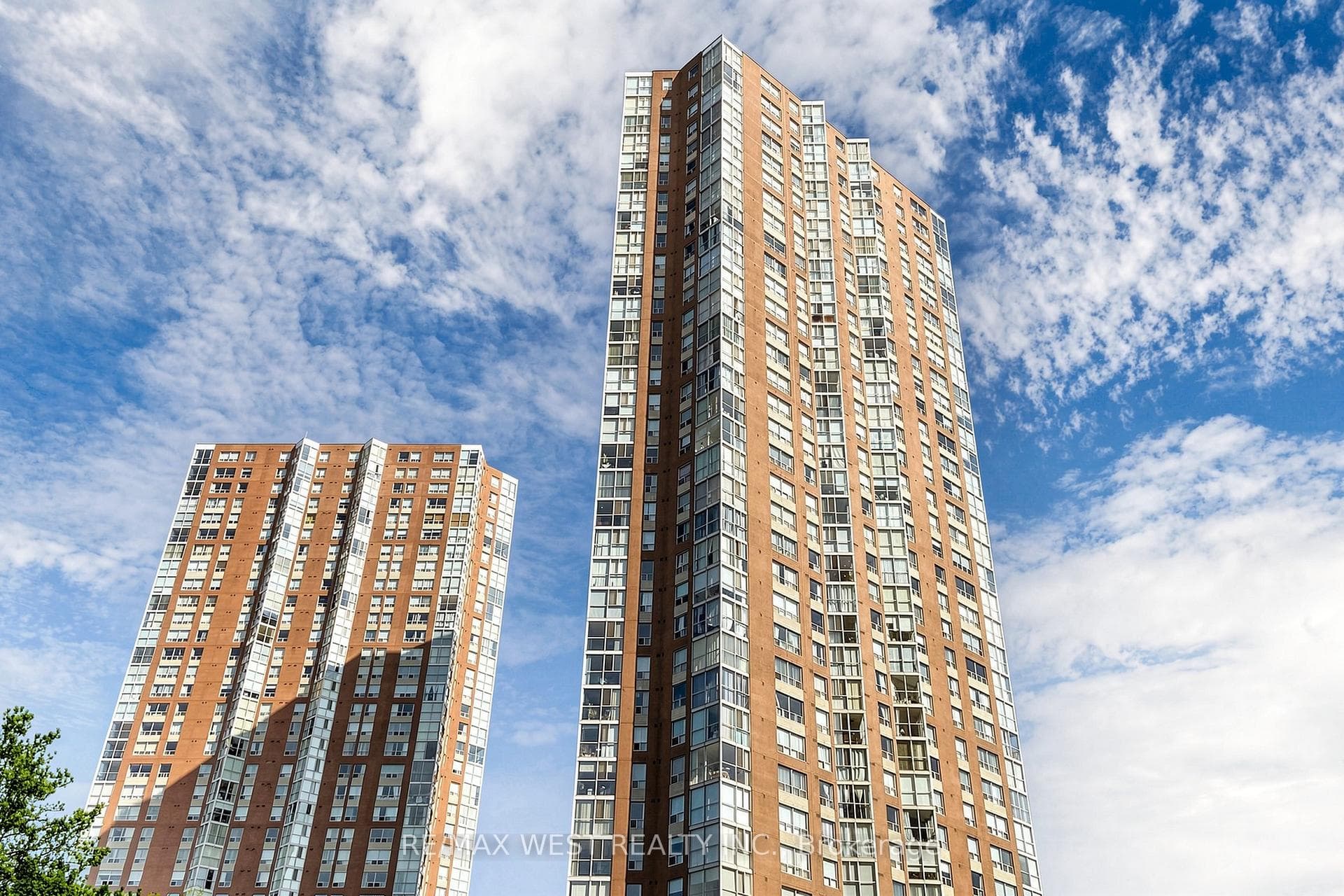 5 Concorde Place Unit 1302 - Condo photo 2 of 47 in Don Mills / Parkwoods / Victoria Village, Ontario